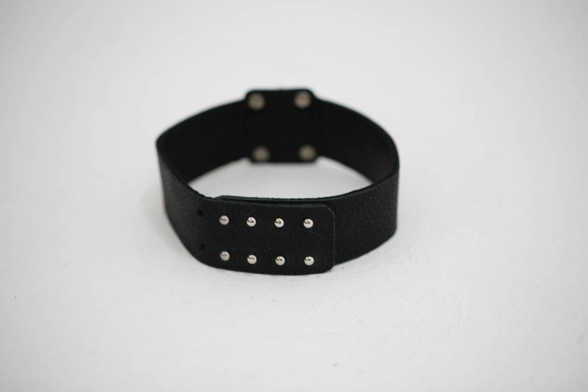 LOVE IN VEIN Softest Black Leather and Metal O-Rang Collar Choker