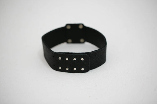 LOVE IN VEIN Softest Black Leather and Metal O-Rang Collar Choker